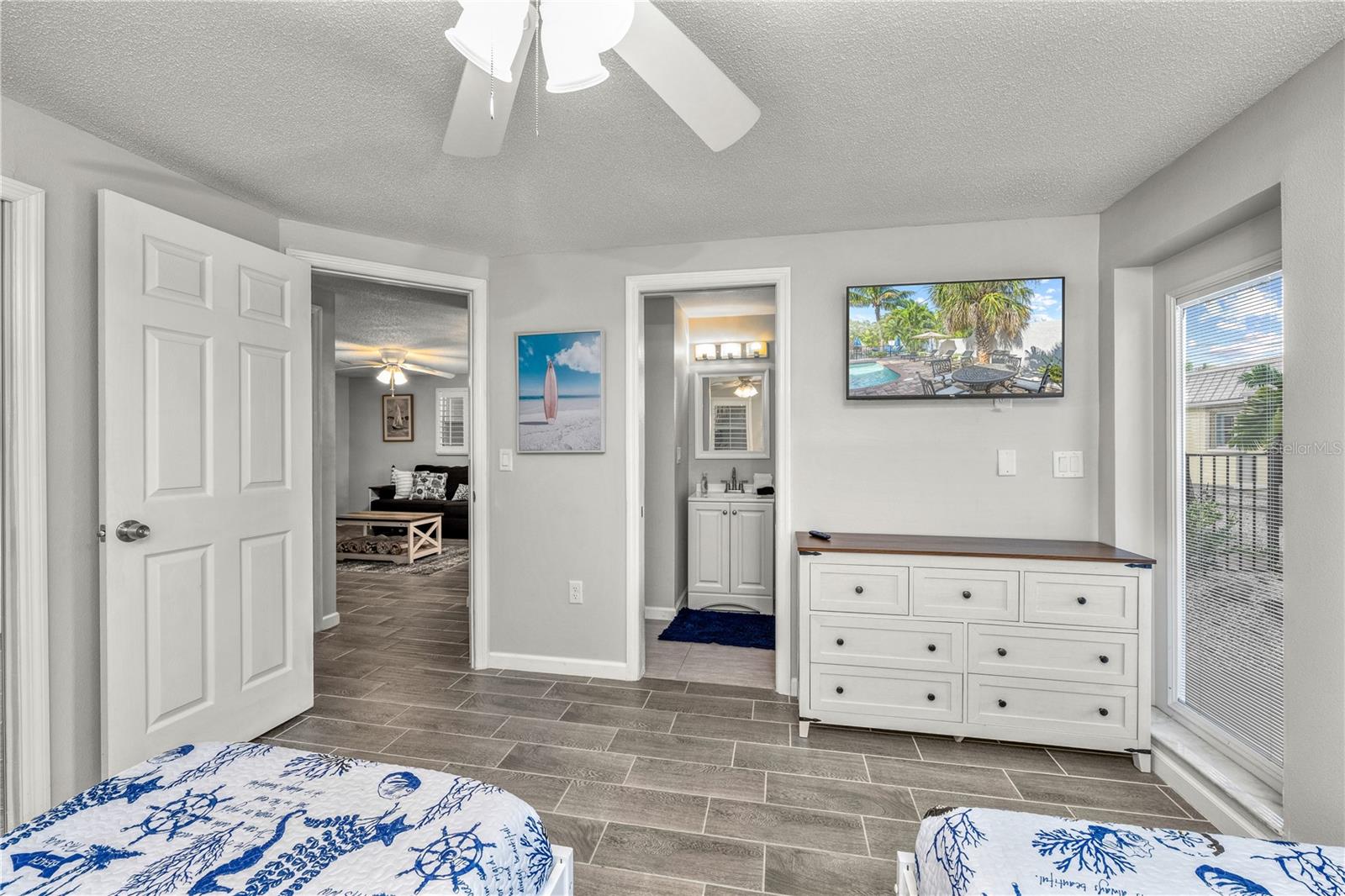 1123 CRESCENT ST #1123/1125