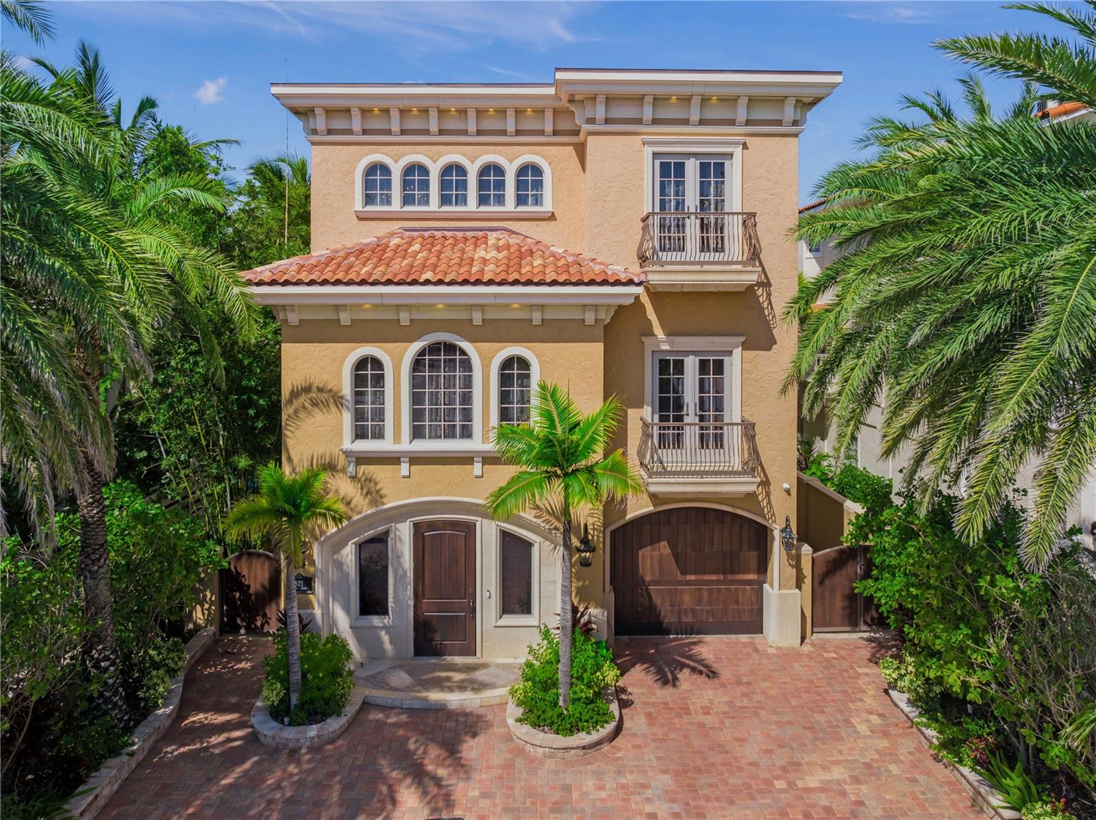 801 N SHORE DR