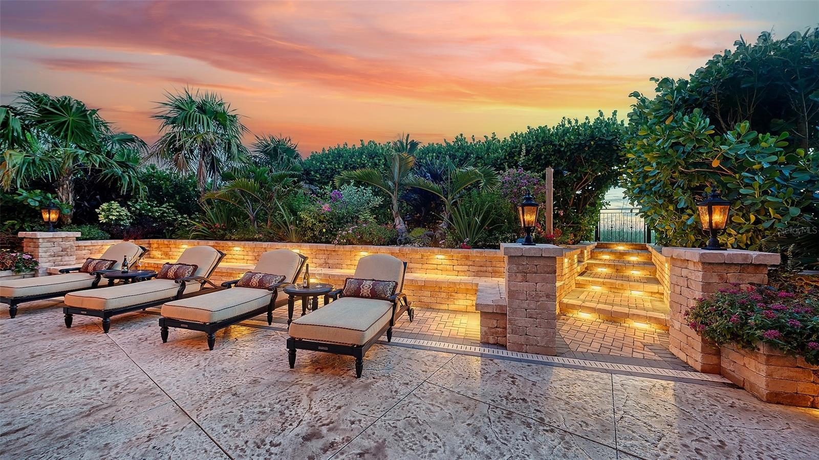 801 N SHORE DR