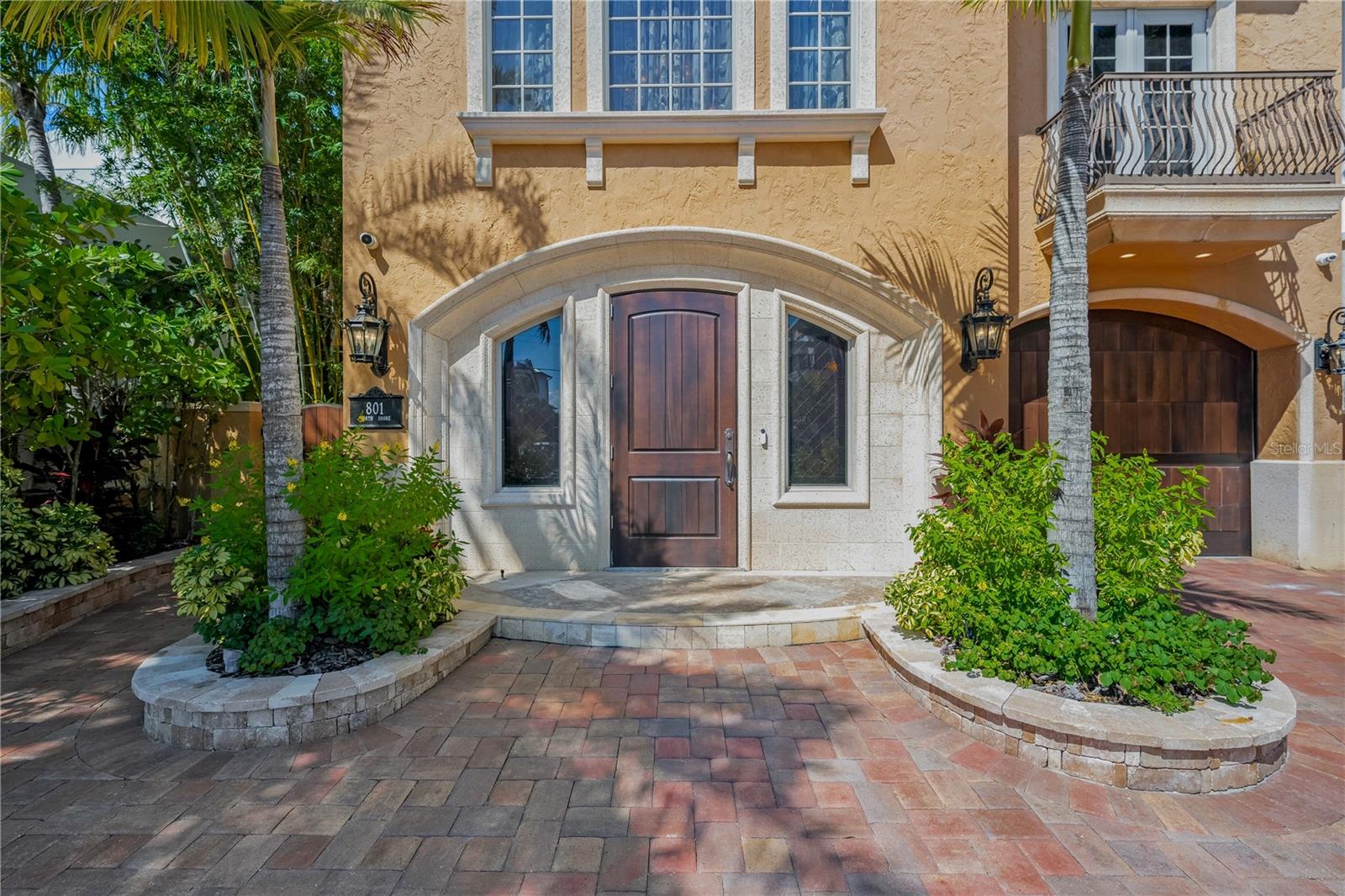801 N SHORE DR