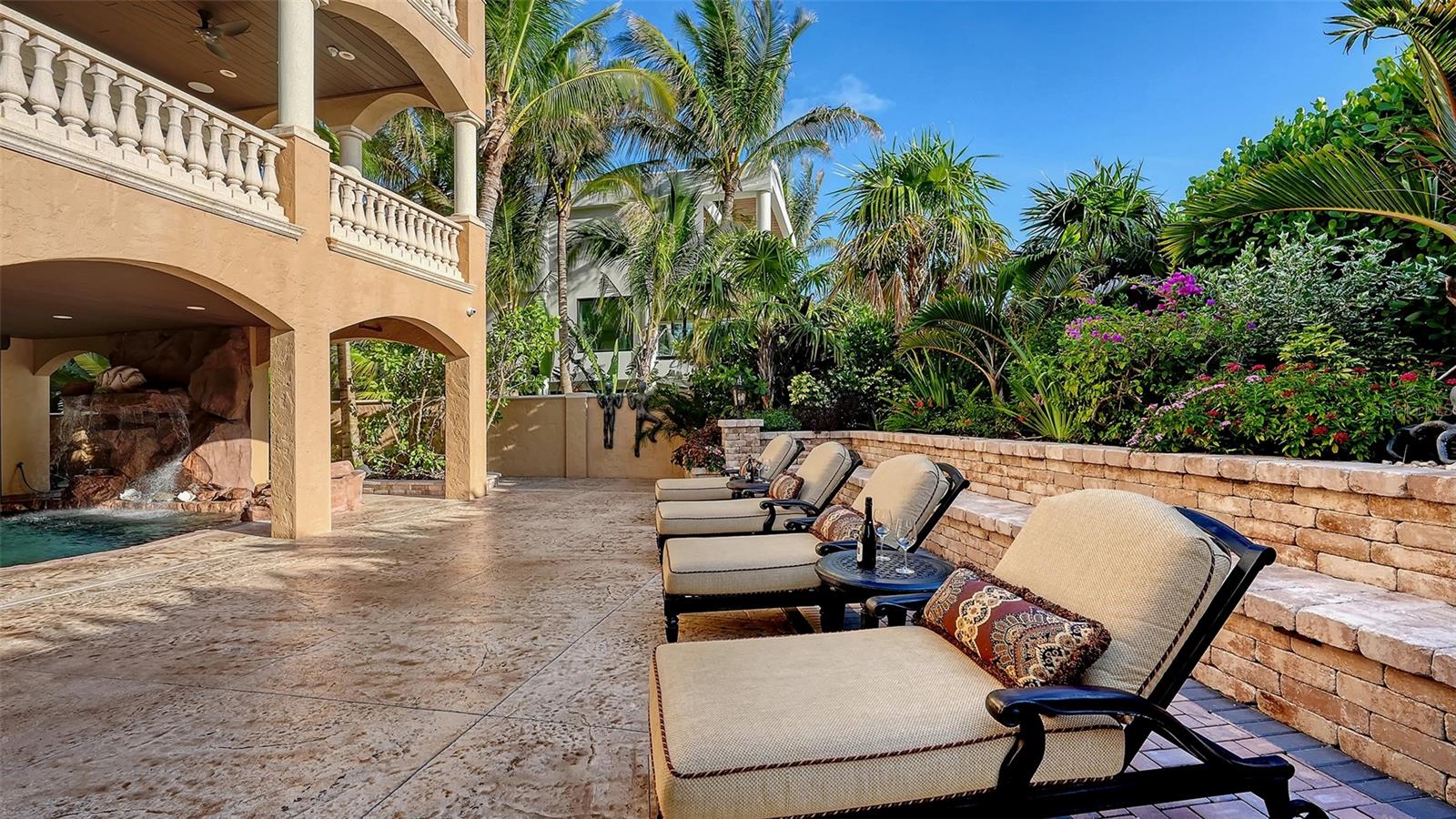 801 N SHORE DR