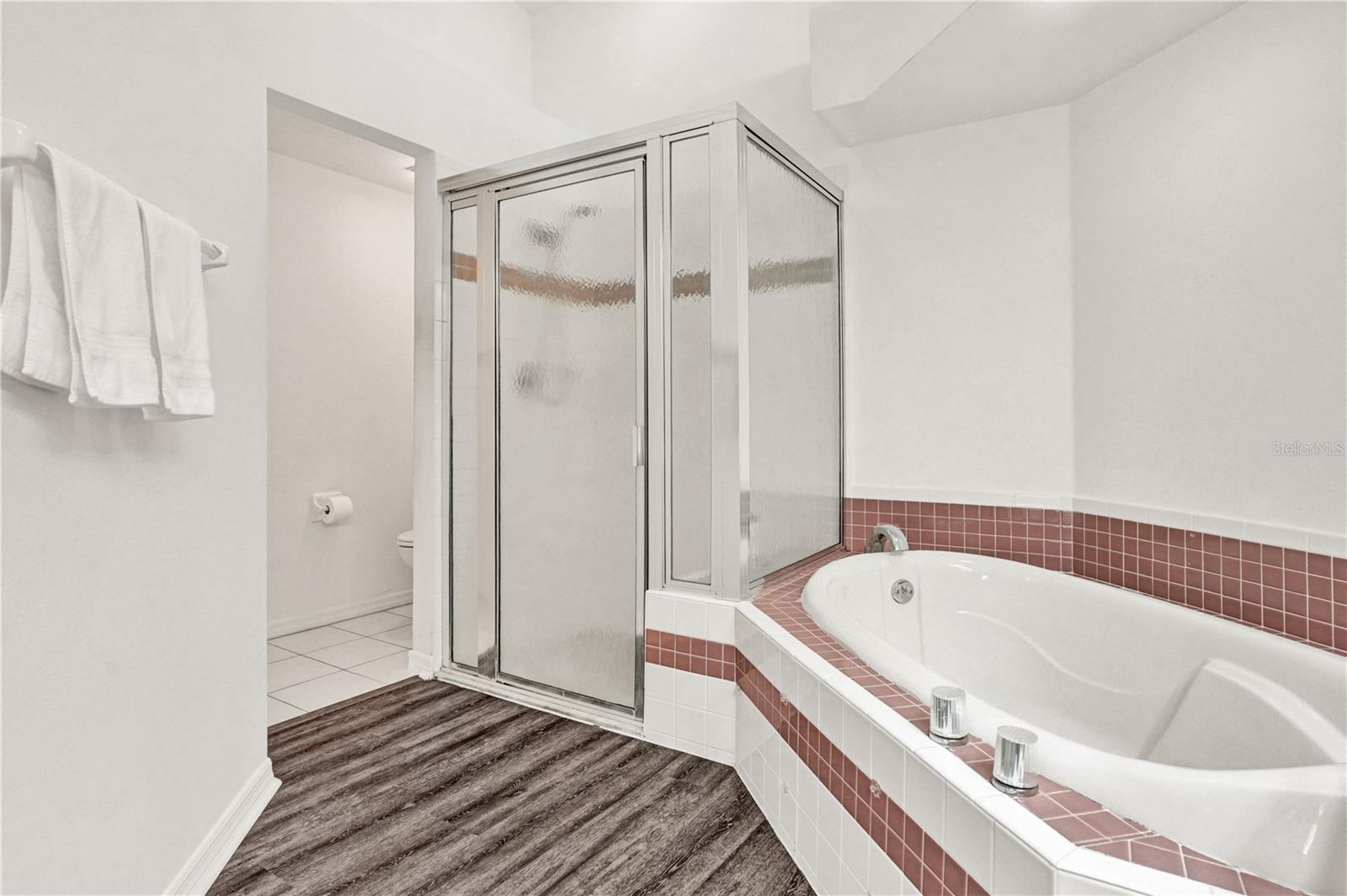 6228 COUNTRY CLUB WAY