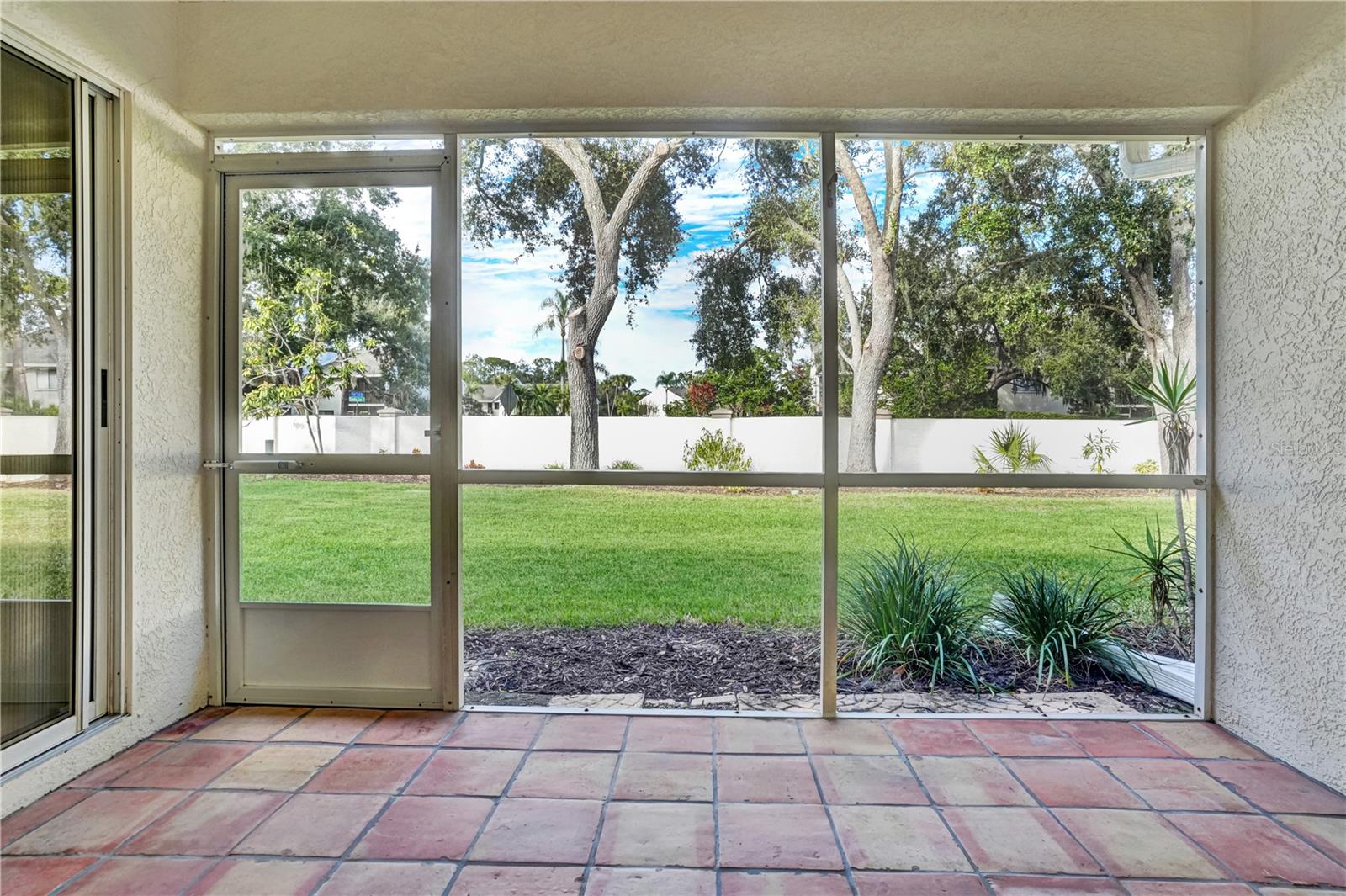 6228 COUNTRY CLUB WAY