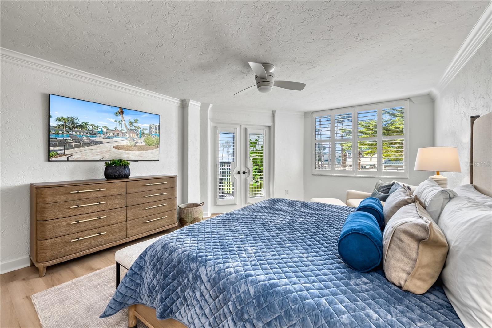 5880 MIDNIGHT PASS RD #210