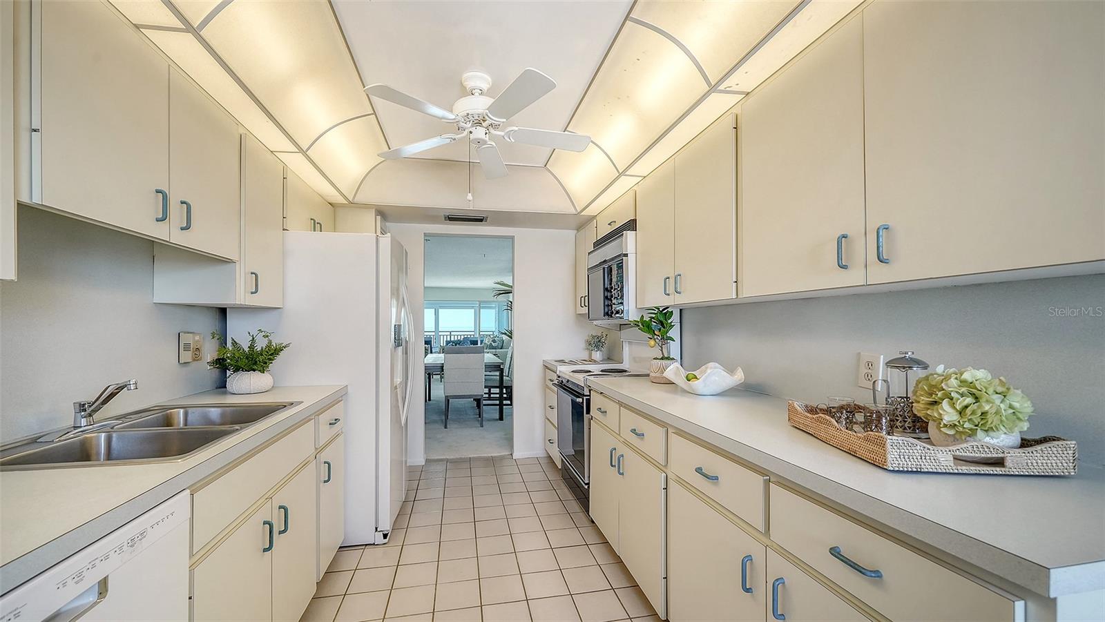 20 WHISPERING SANDS DR #1201