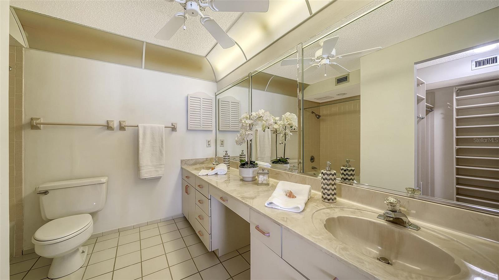 20 WHISPERING SANDS DR #1201