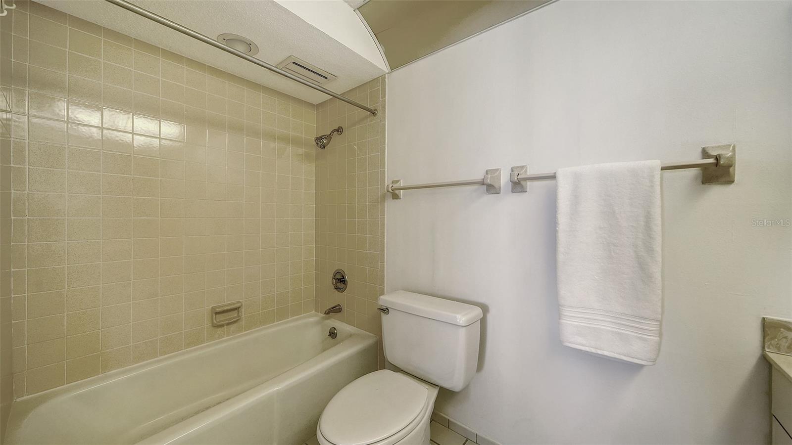 20 WHISPERING SANDS DR #1201