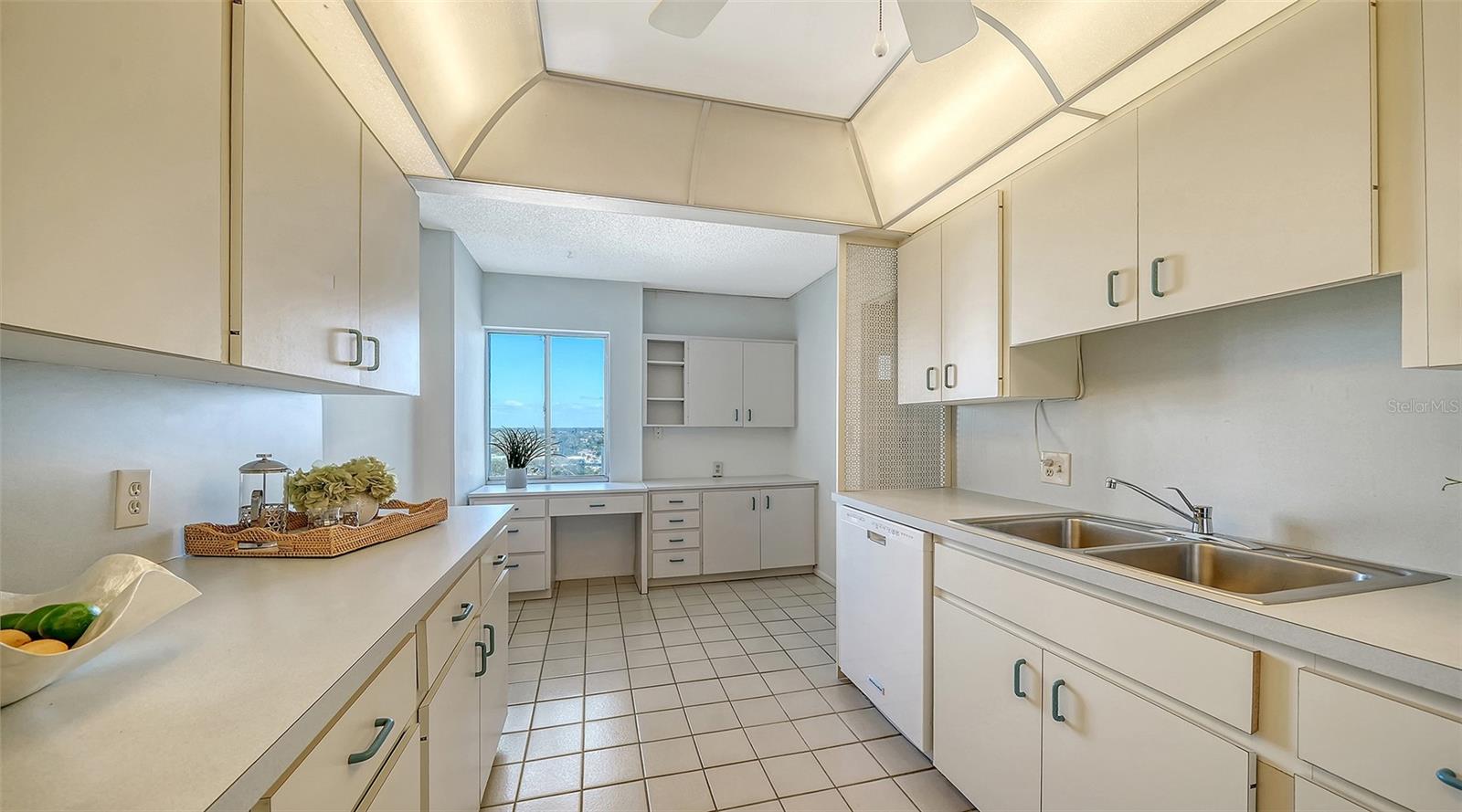 20 WHISPERING SANDS DR #1201