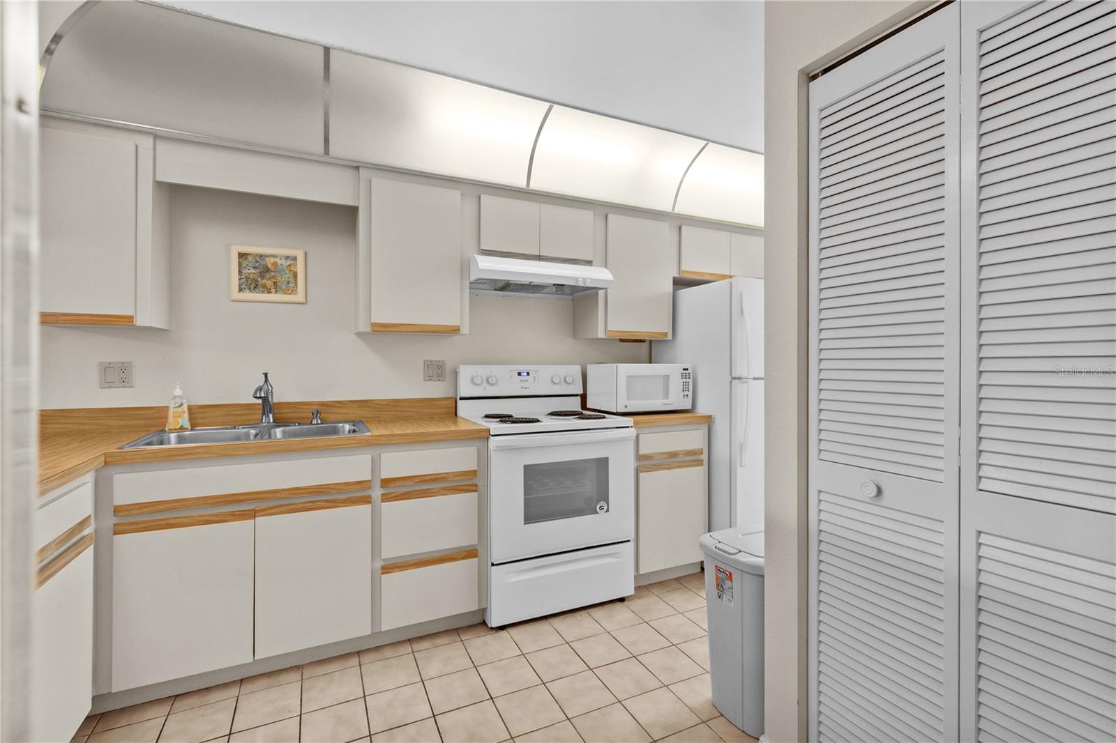 922 CAPRI ISLES BLVD #217