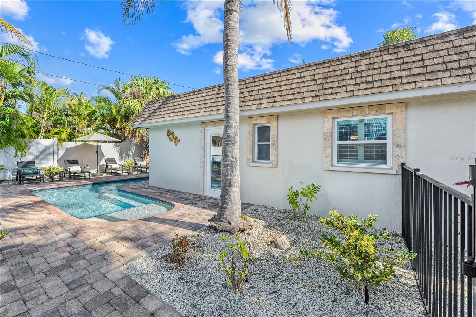 1123 CRESCENT ST #1123/1125