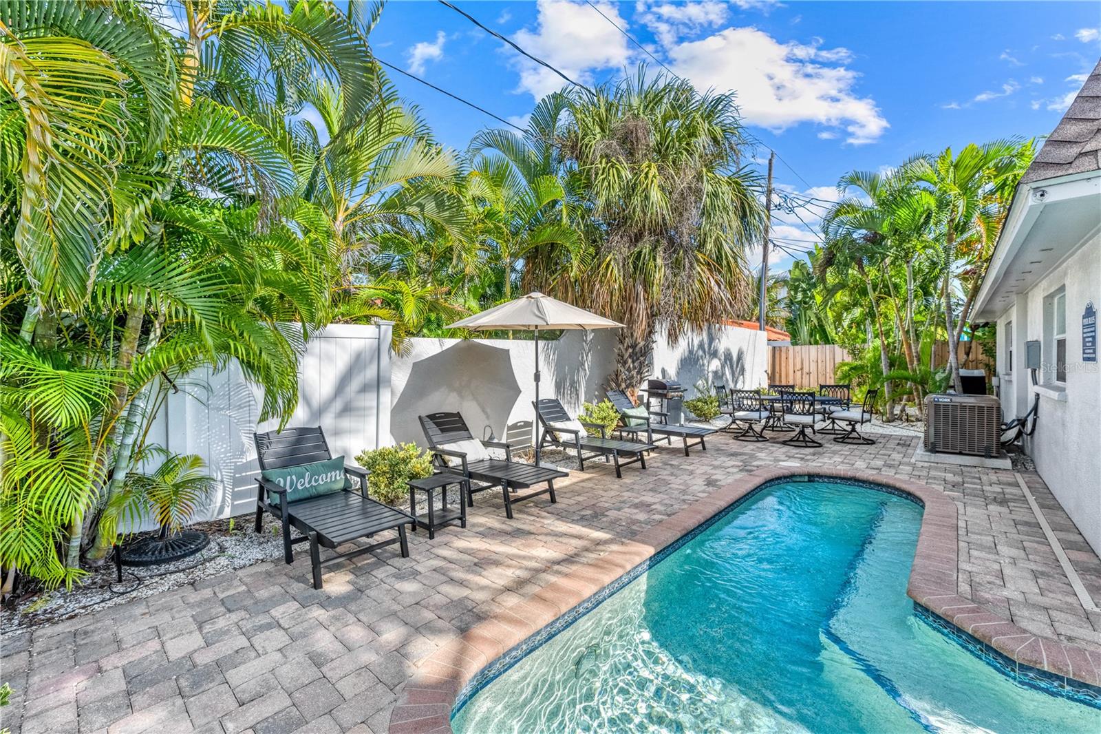 1123 CRESCENT ST #1123/1125