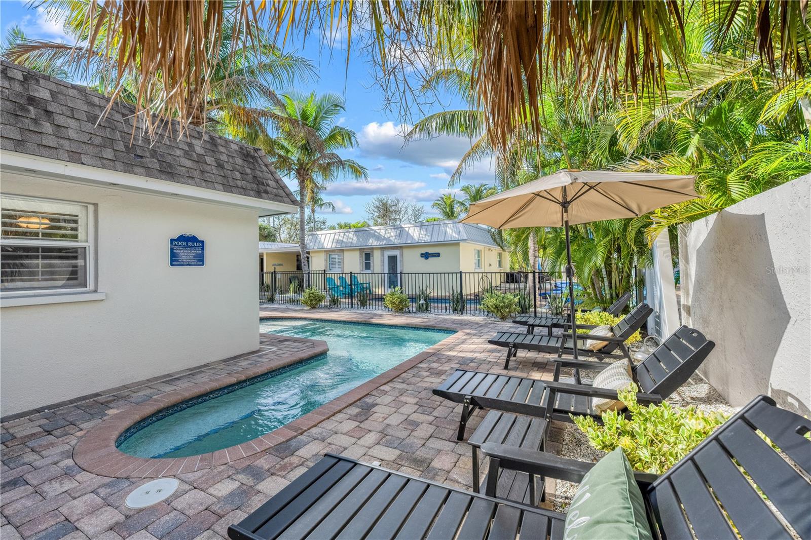 1123 CRESCENT ST #1123/1125