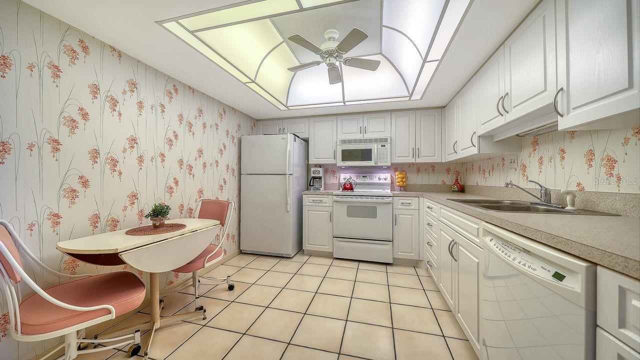 1125 W PEPPERTREE DR #302