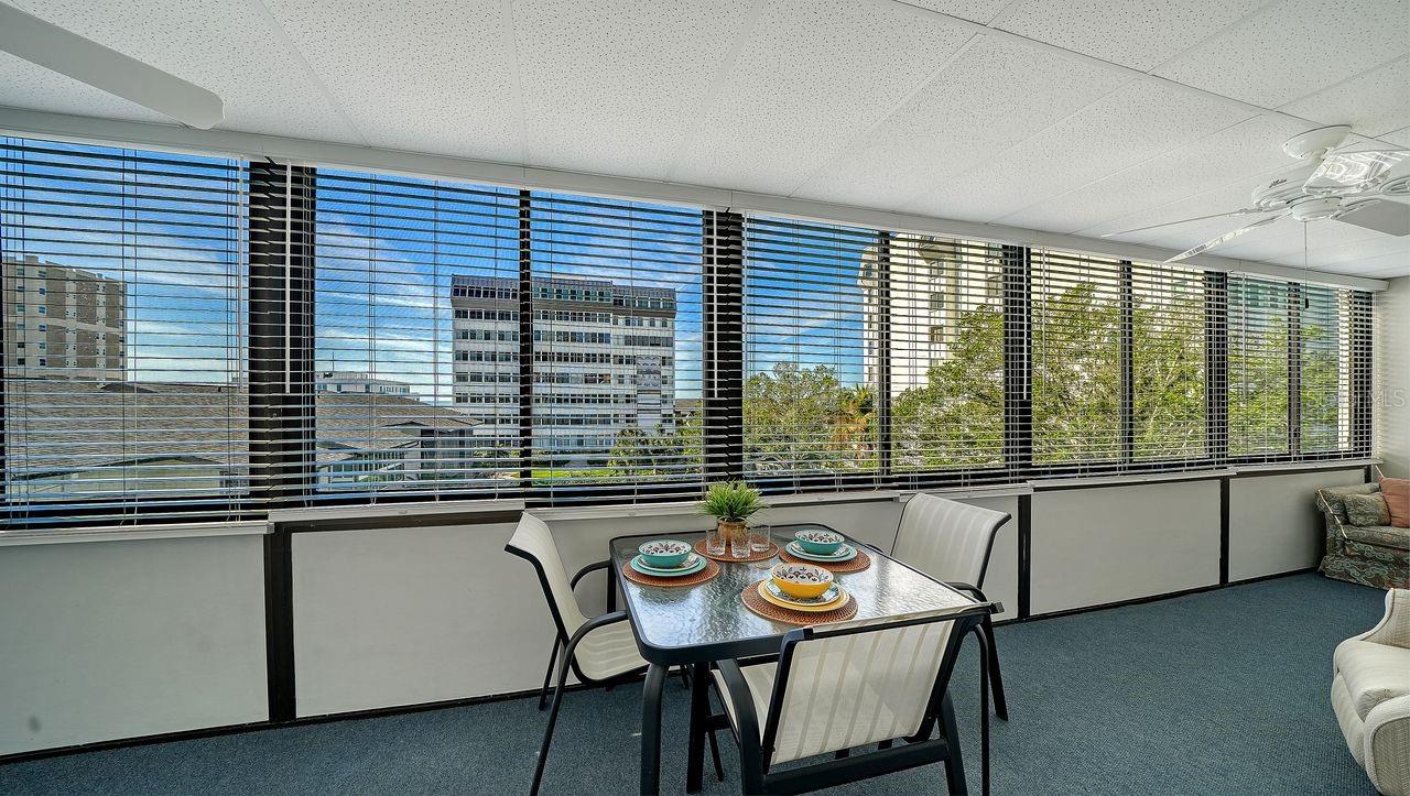 1125 W PEPPERTREE DR #302