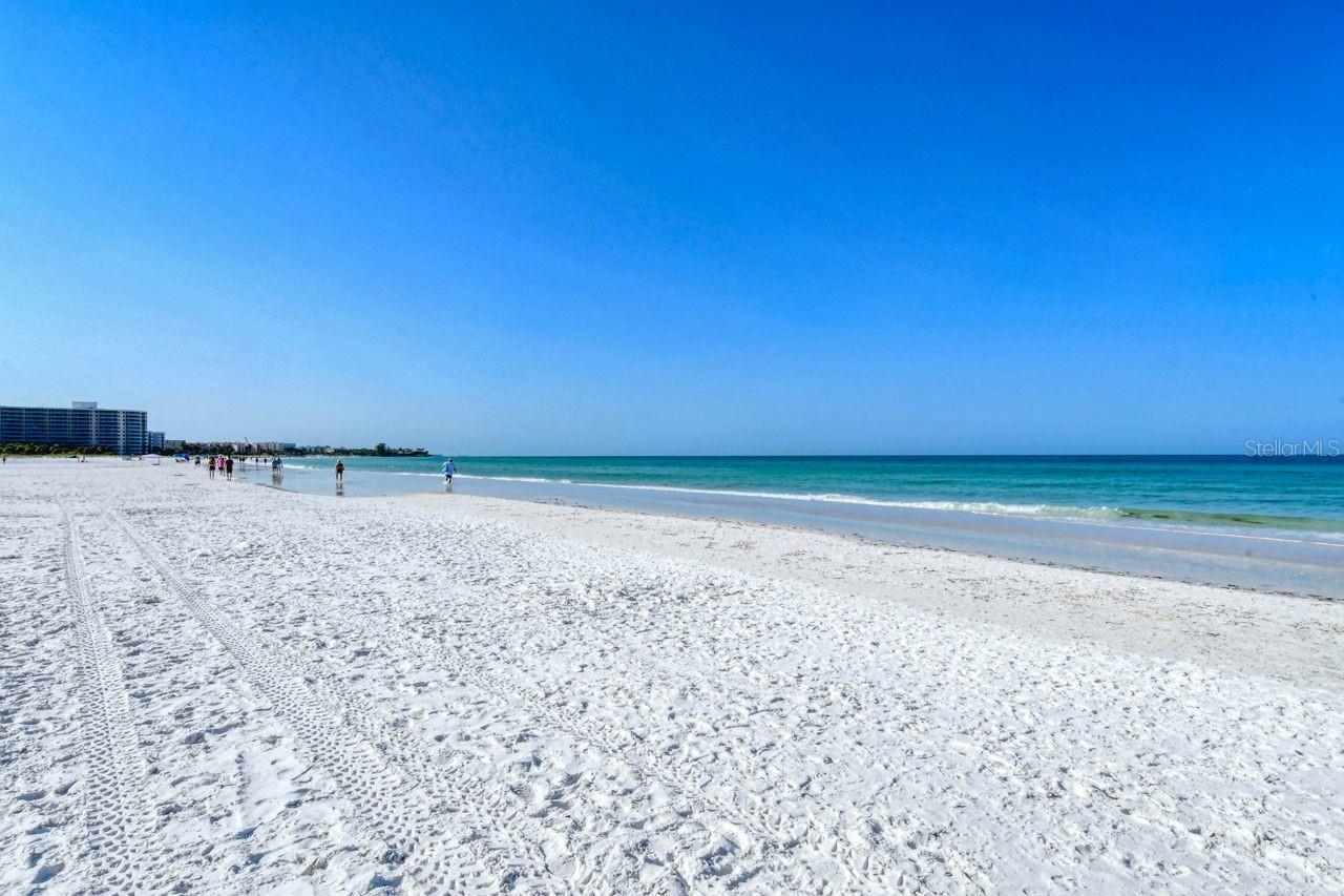 1125 W PEPPERTREE DR #302