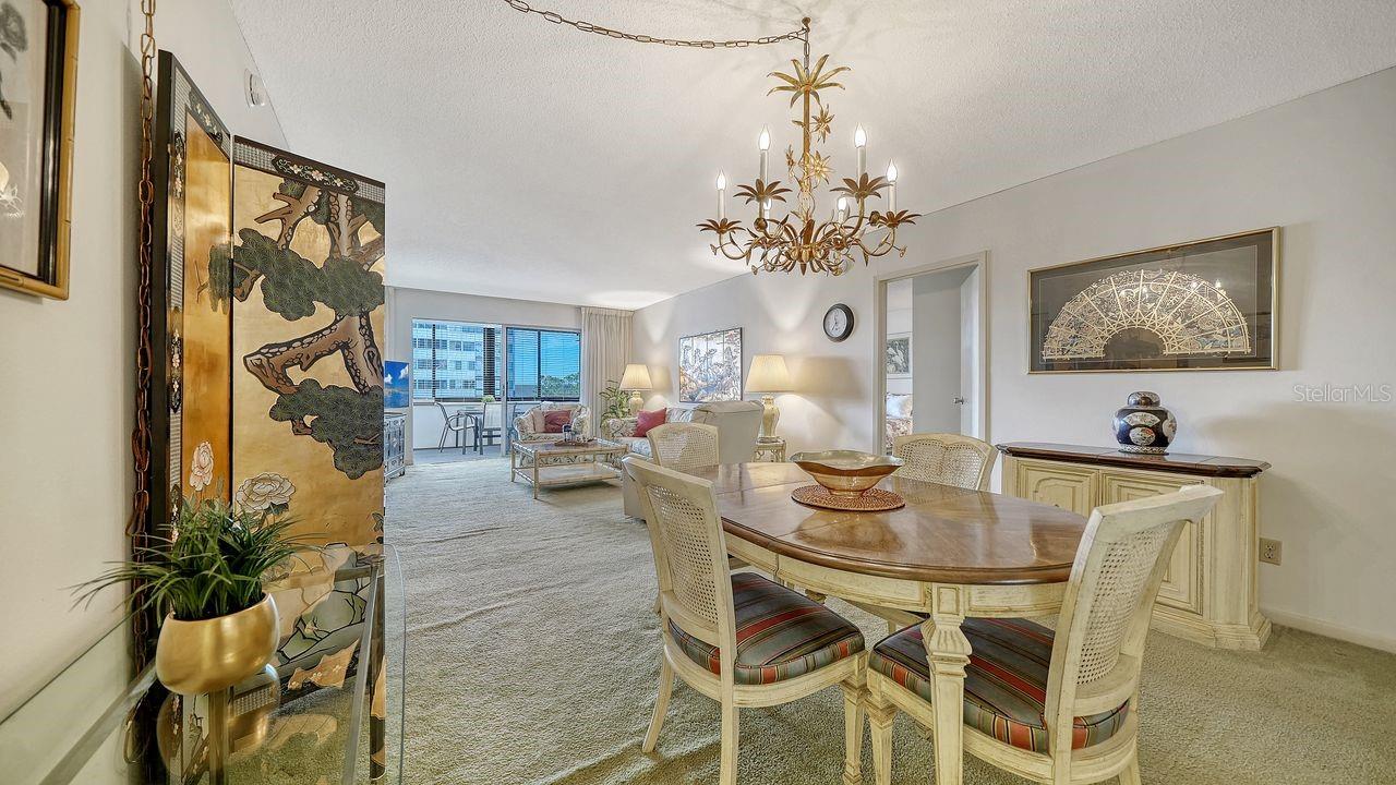 1125 W PEPPERTREE DR #302