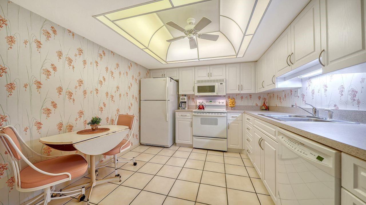 1125 W PEPPERTREE DR #302