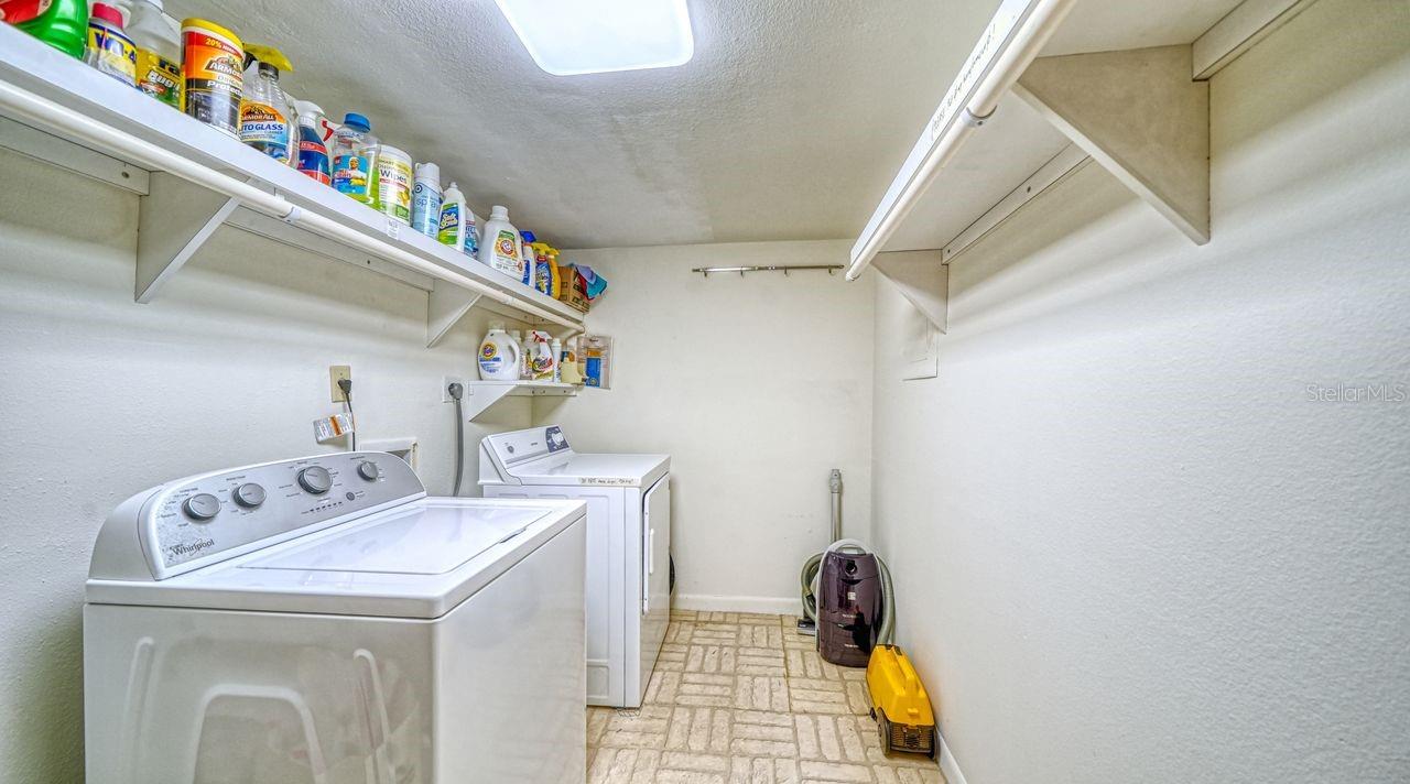 1125 W PEPPERTREE DR #302