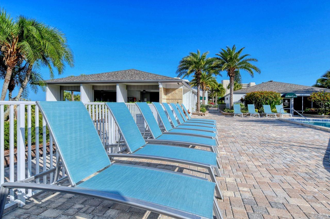 1125 W PEPPERTREE DR #302