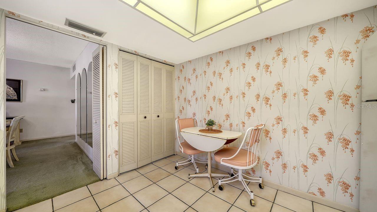 1125 W PEPPERTREE DR #302