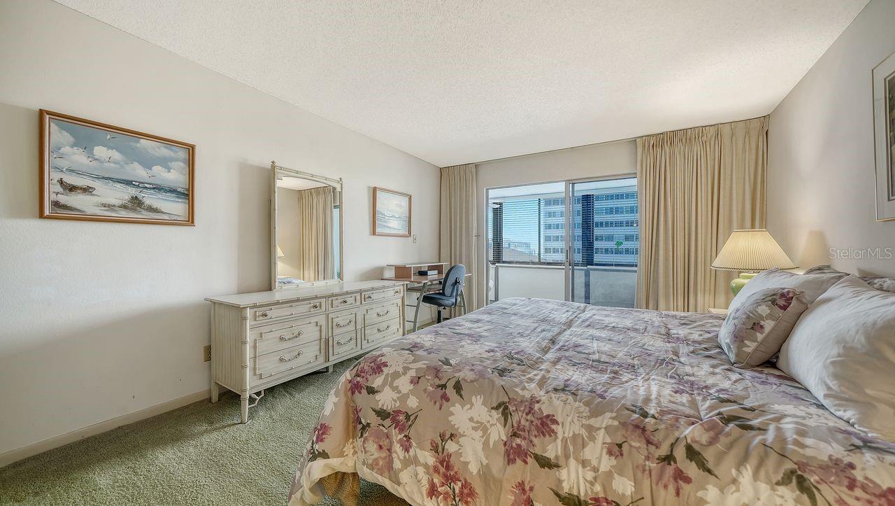 1125 W PEPPERTREE DR #302