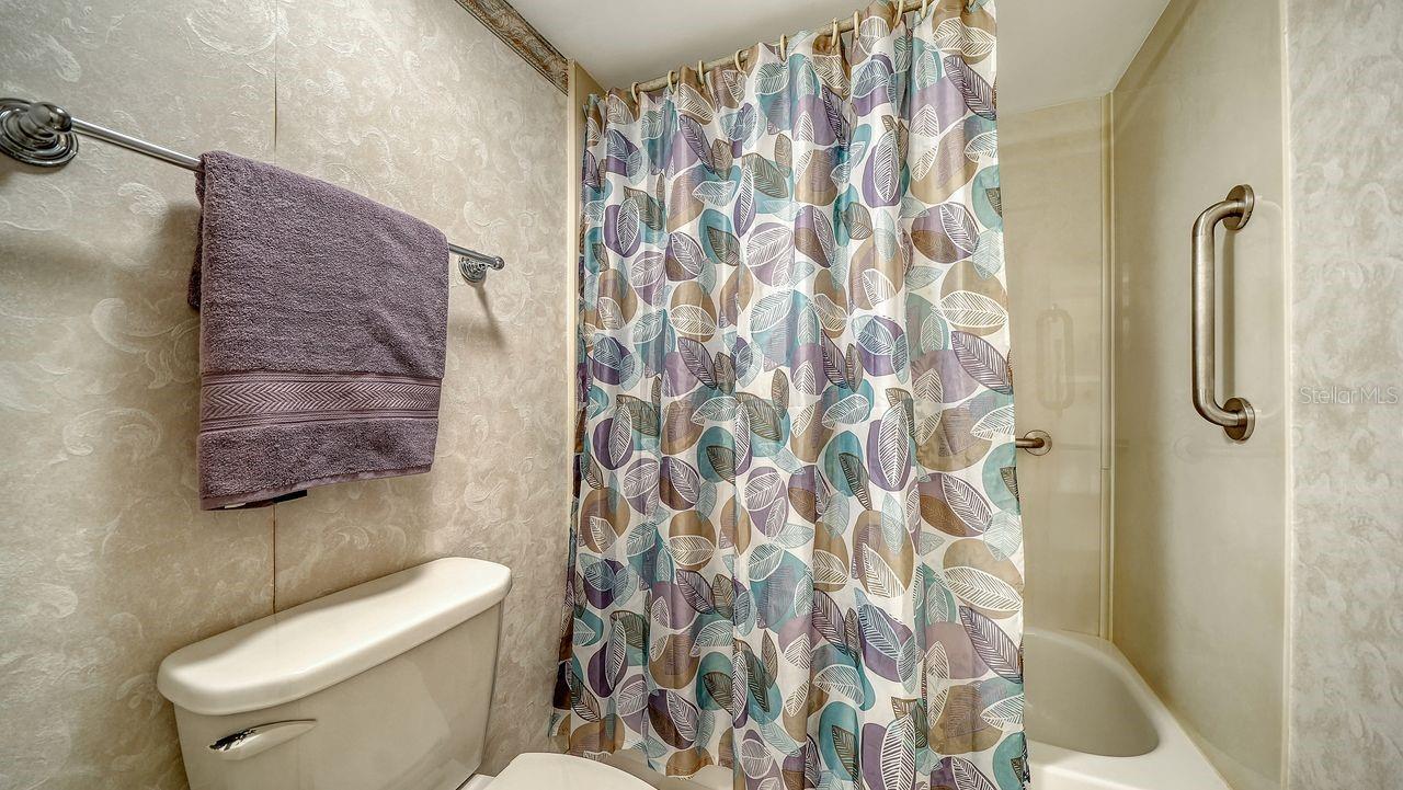 1125 W PEPPERTREE DR #302