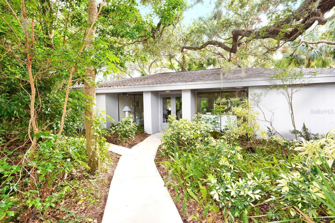 1125 W PEPPERTREE DR #302