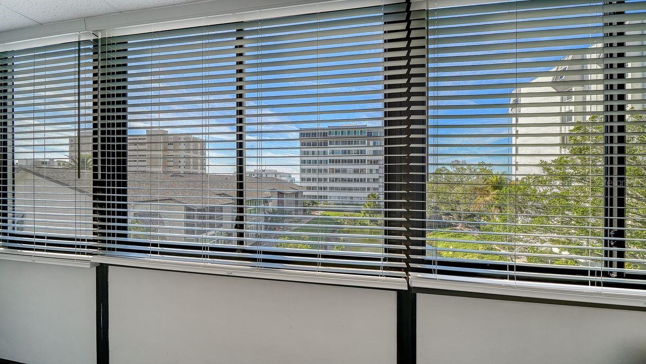 1125 W PEPPERTREE DR #302