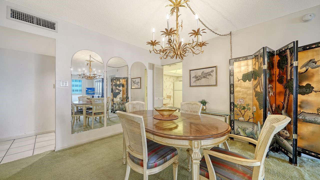 1125 W PEPPERTREE DR #302