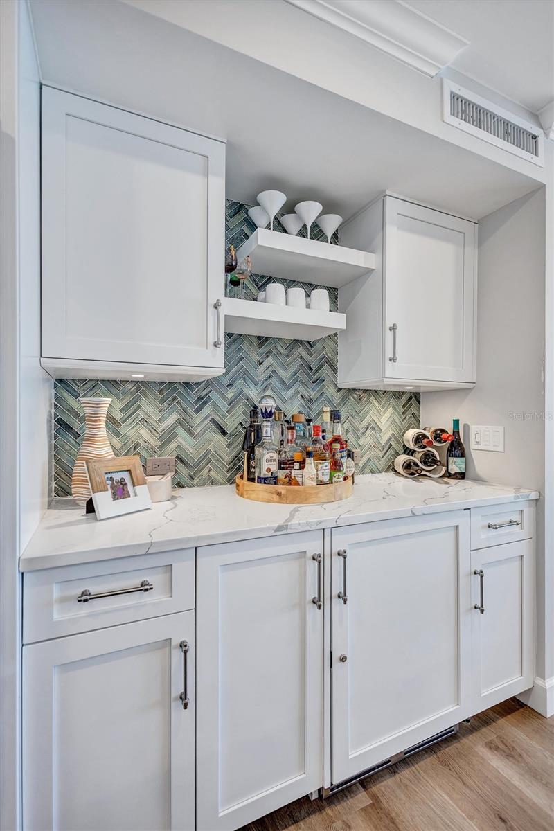 6140 MIDNIGHT PASS RD #401