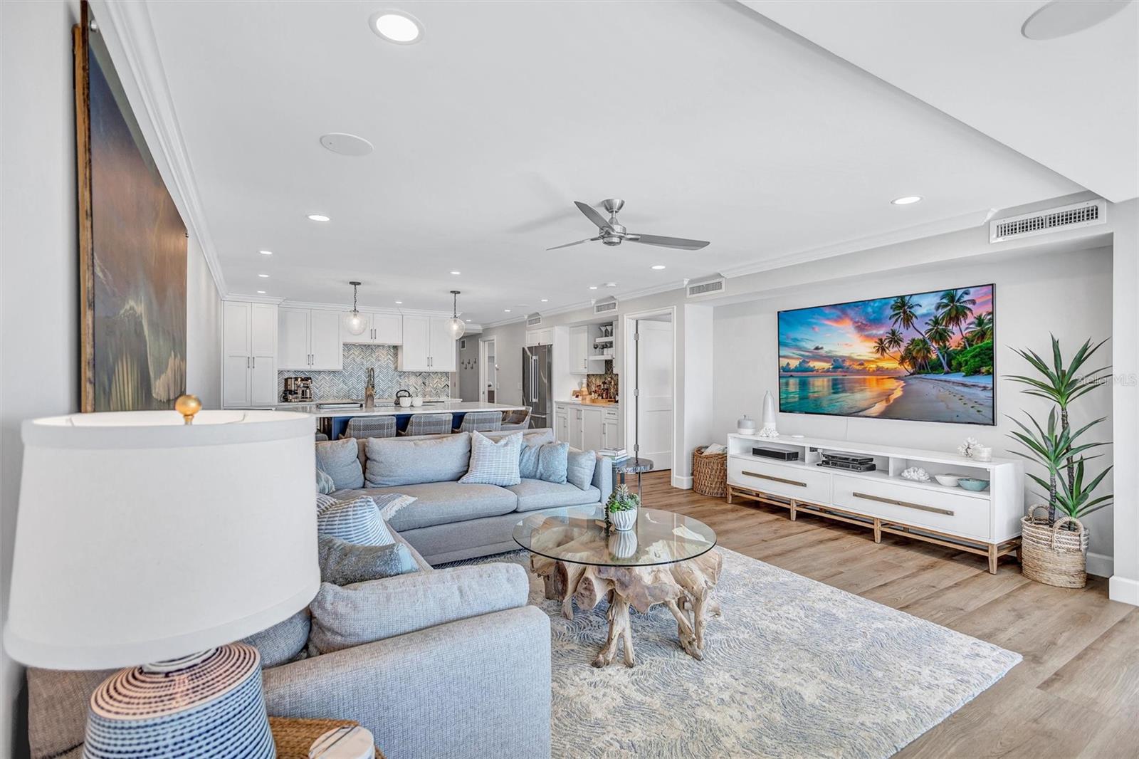 6140 MIDNIGHT PASS RD #401