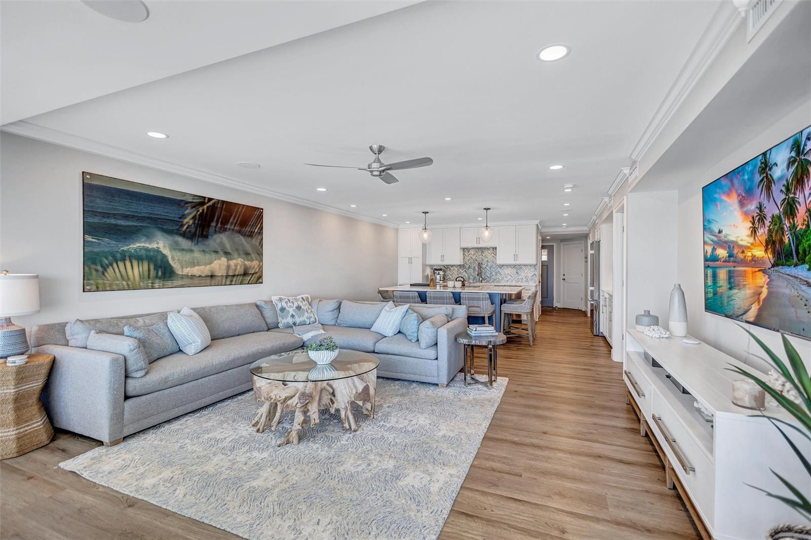 6140 MIDNIGHT PASS RD #401