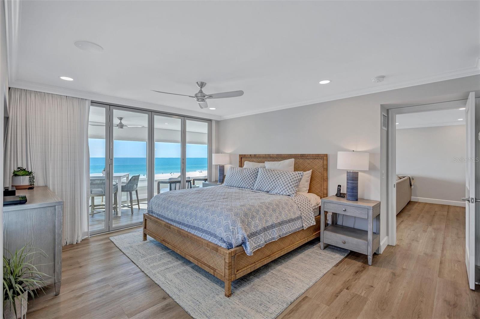 6140 MIDNIGHT PASS RD #401