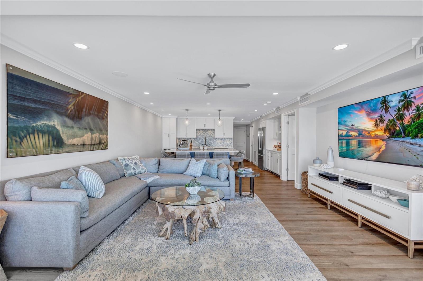 6140 MIDNIGHT PASS RD #401