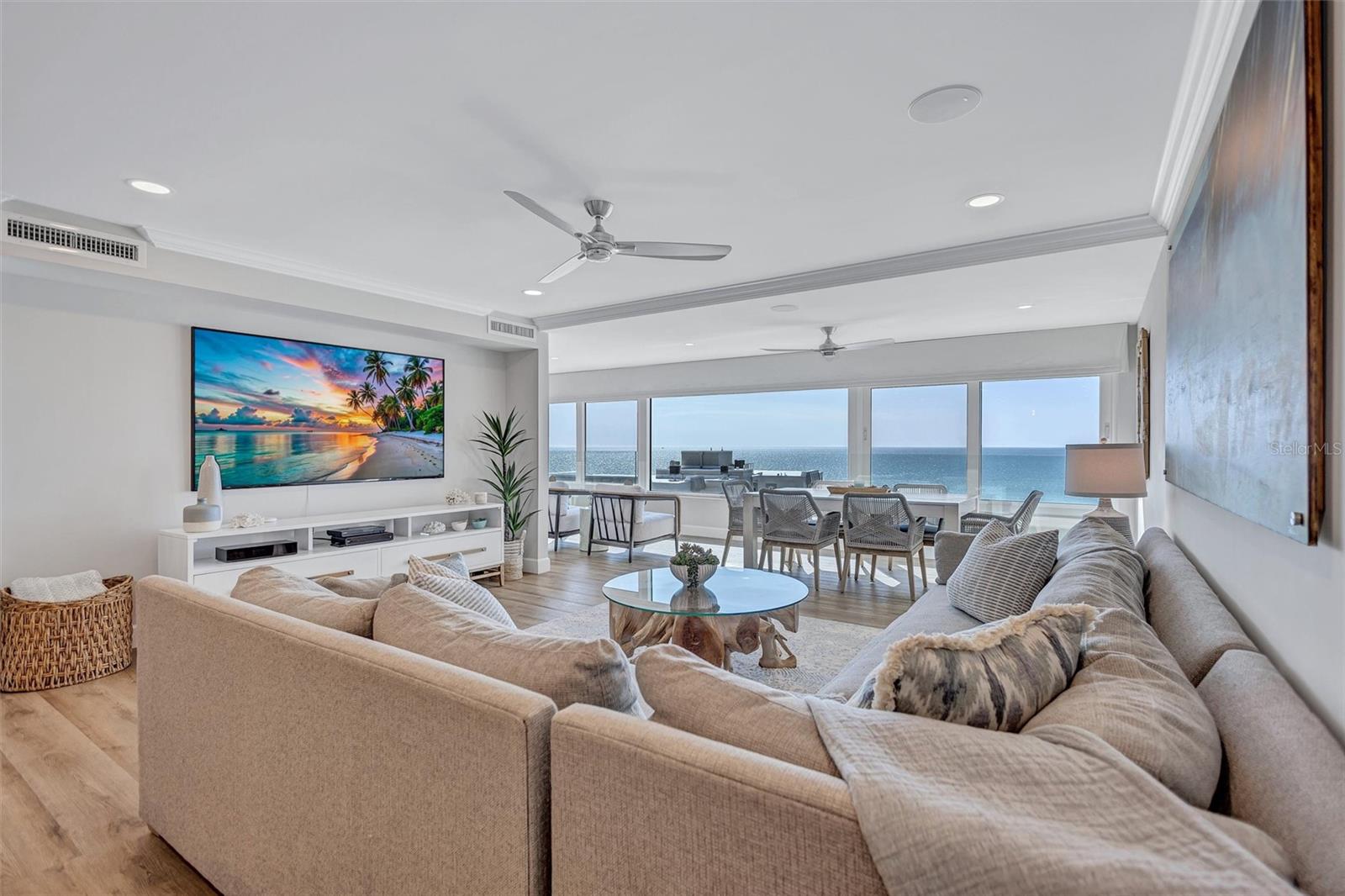 6140 MIDNIGHT PASS RD #401