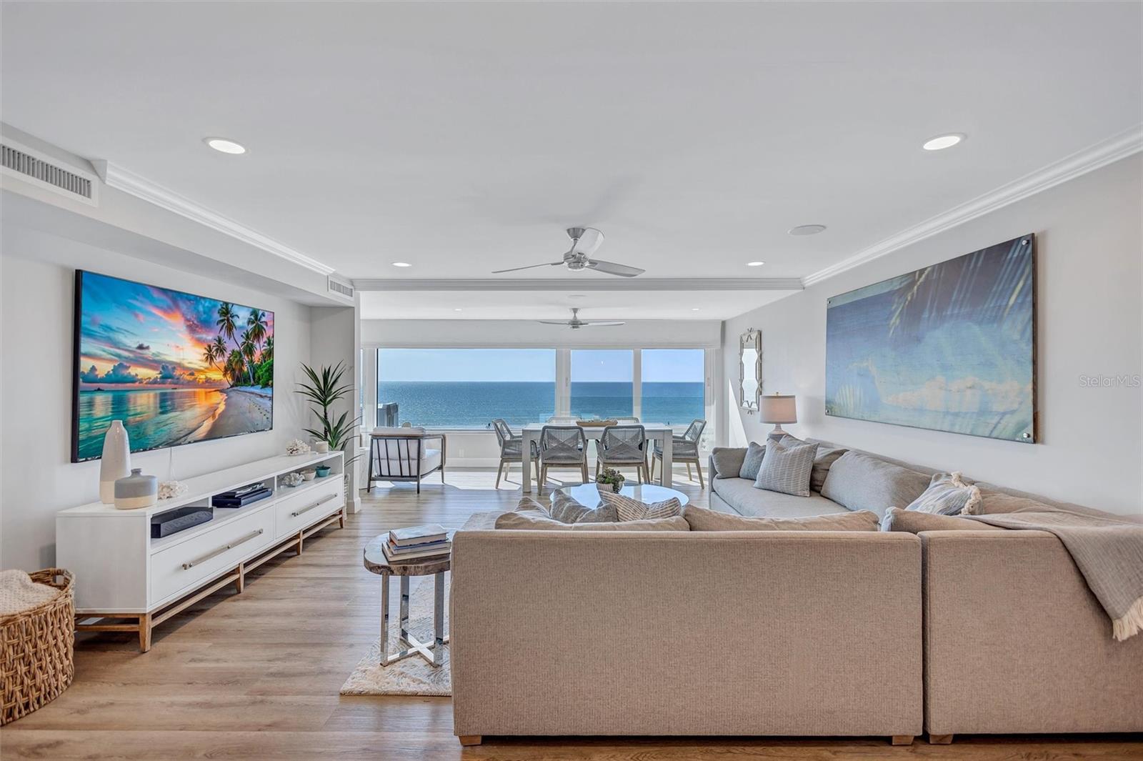 6140 MIDNIGHT PASS RD #401