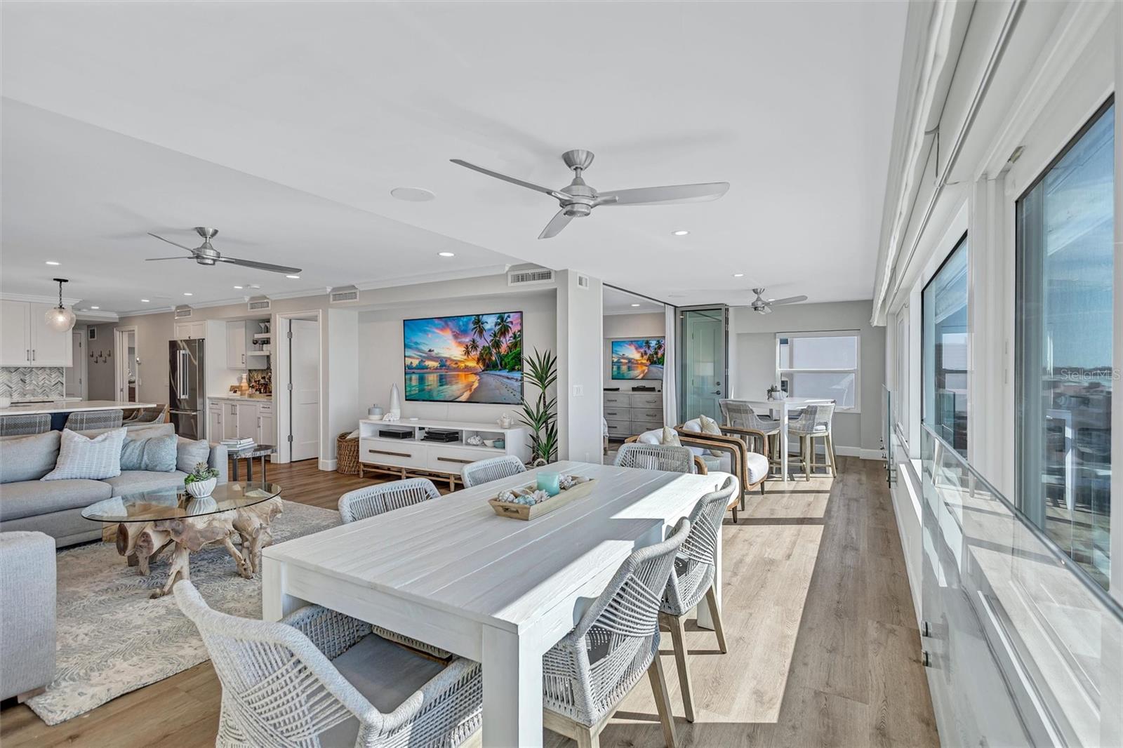 6140 MIDNIGHT PASS RD #401