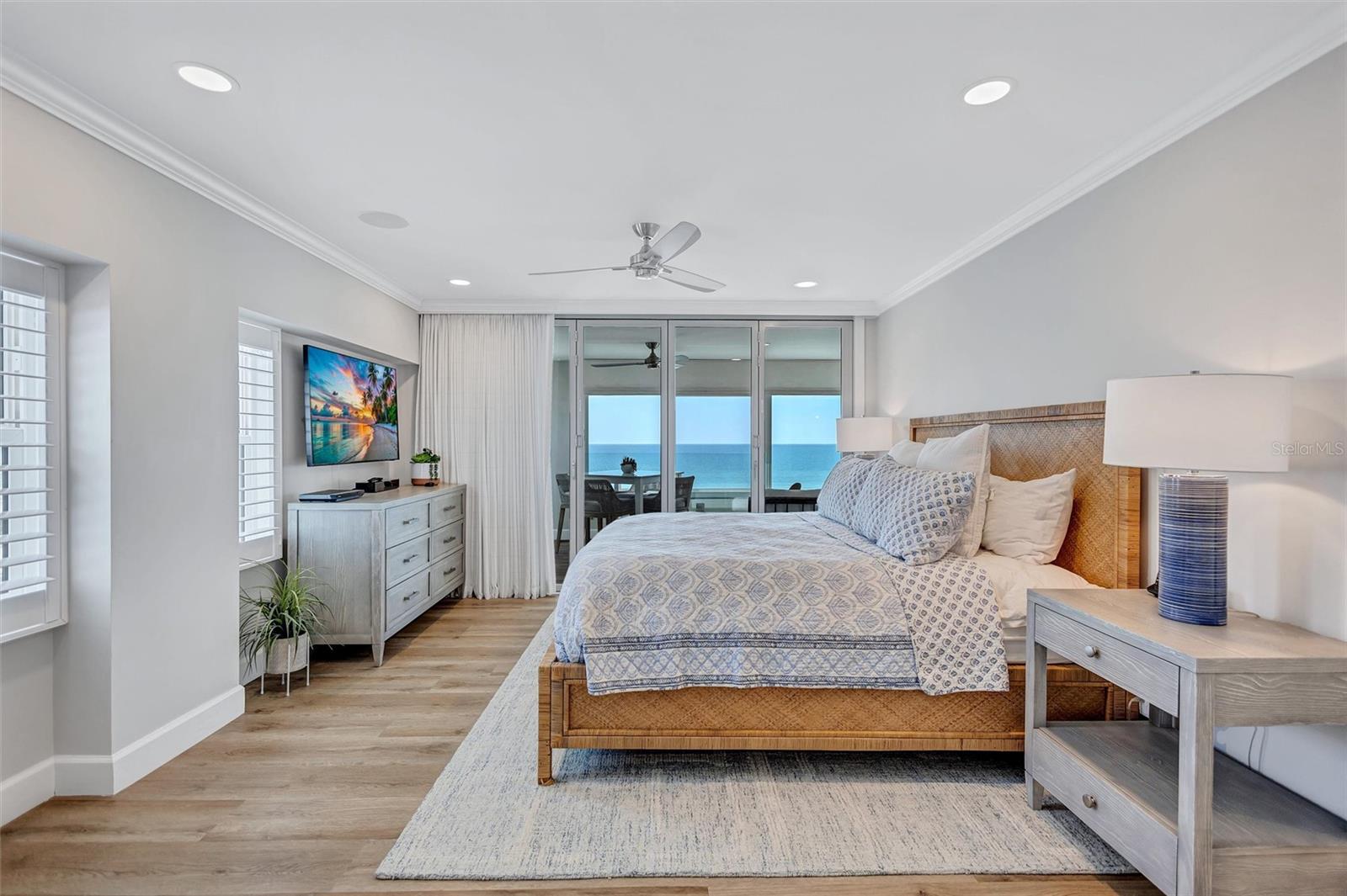 6140 MIDNIGHT PASS RD #401