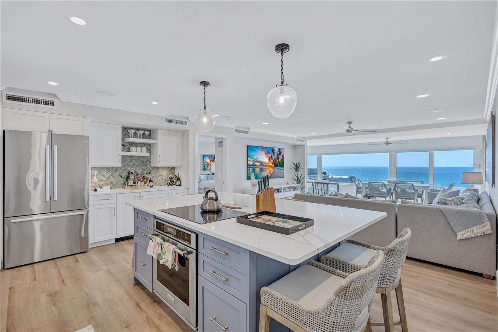 6140 MIDNIGHT PASS RD #401