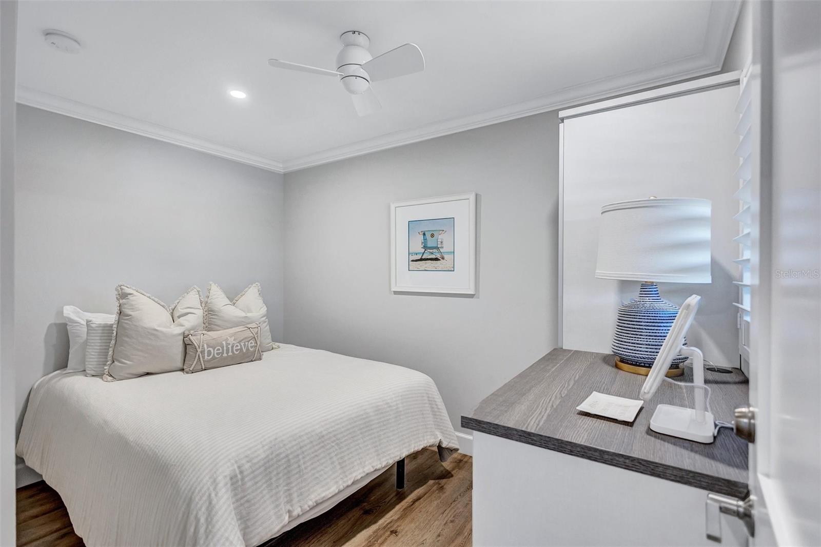 6140 MIDNIGHT PASS RD #401