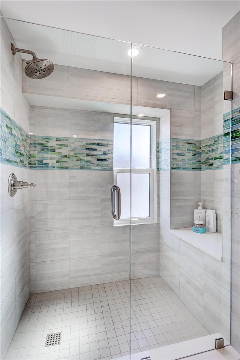 6140 MIDNIGHT PASS RD #401