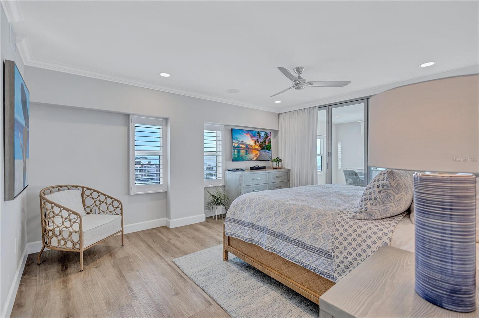 6140 MIDNIGHT PASS RD #401