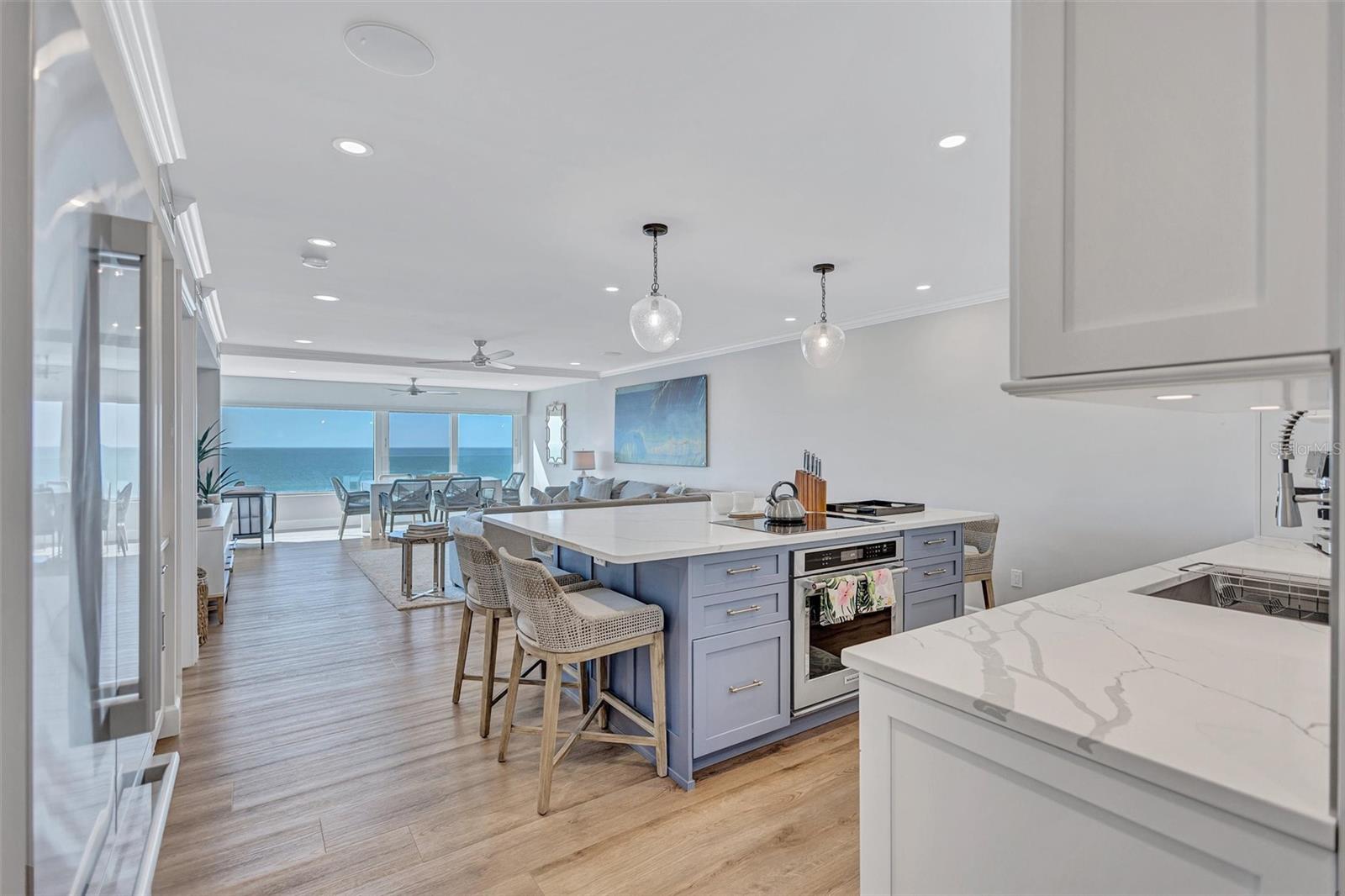 6140 MIDNIGHT PASS RD #401