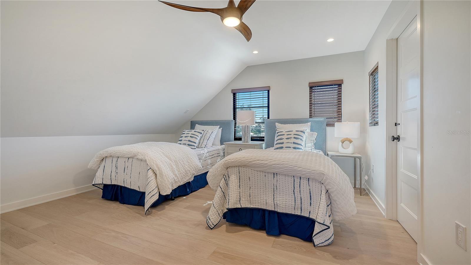 5263 AVENIDA DE CORTEZ