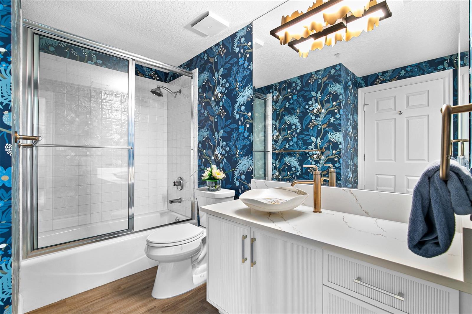 5420 EAGLES POINT CIR #304