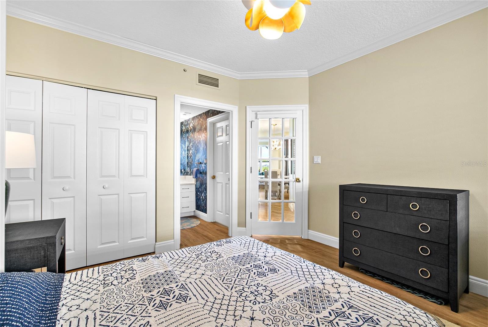 5420 EAGLES POINT CIR #304