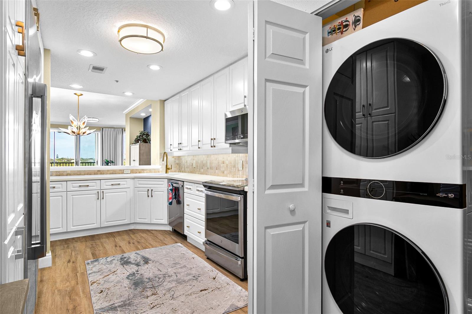 5420 EAGLES POINT CIR #304