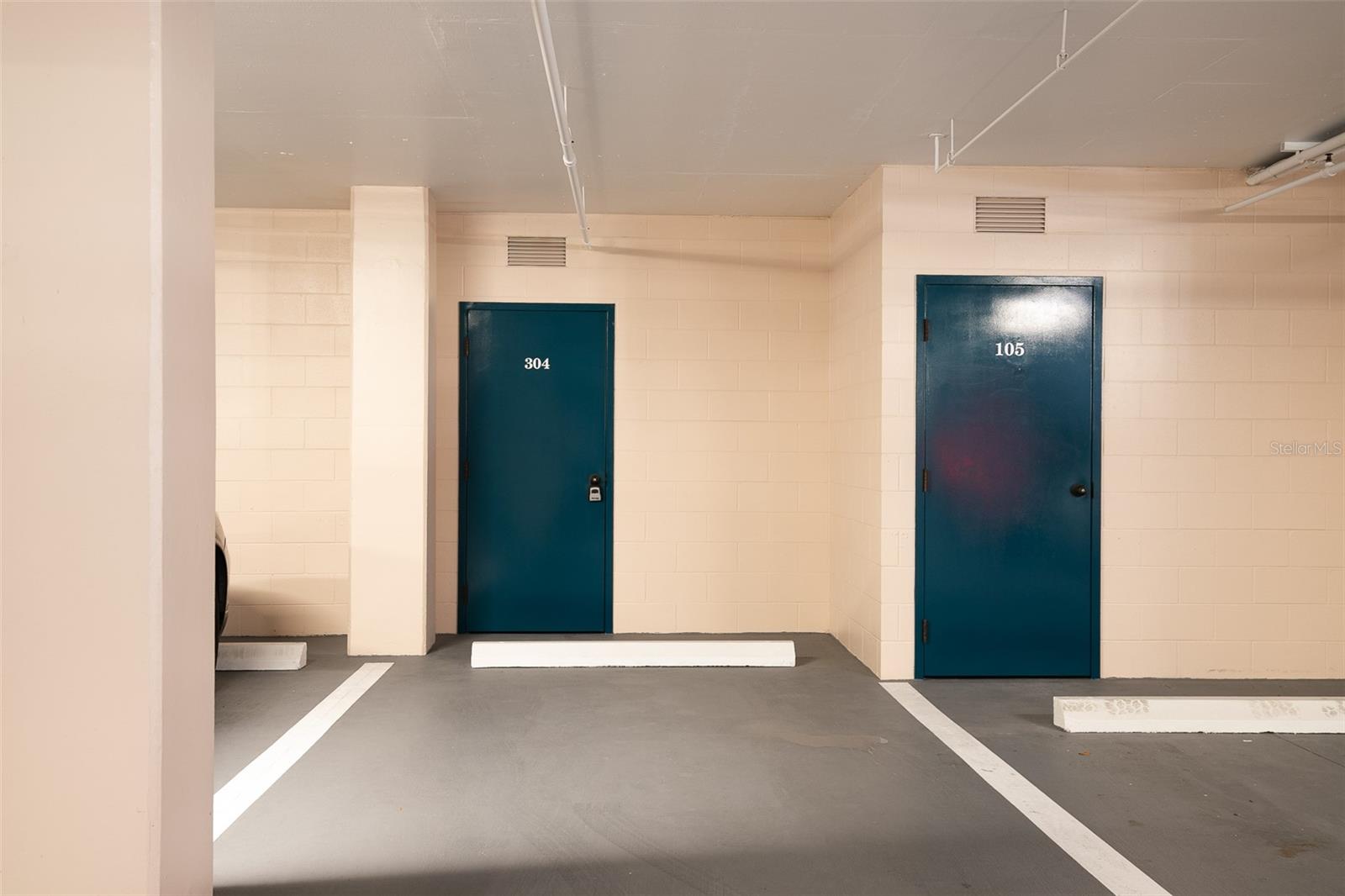 5420 EAGLES POINT CIR #304