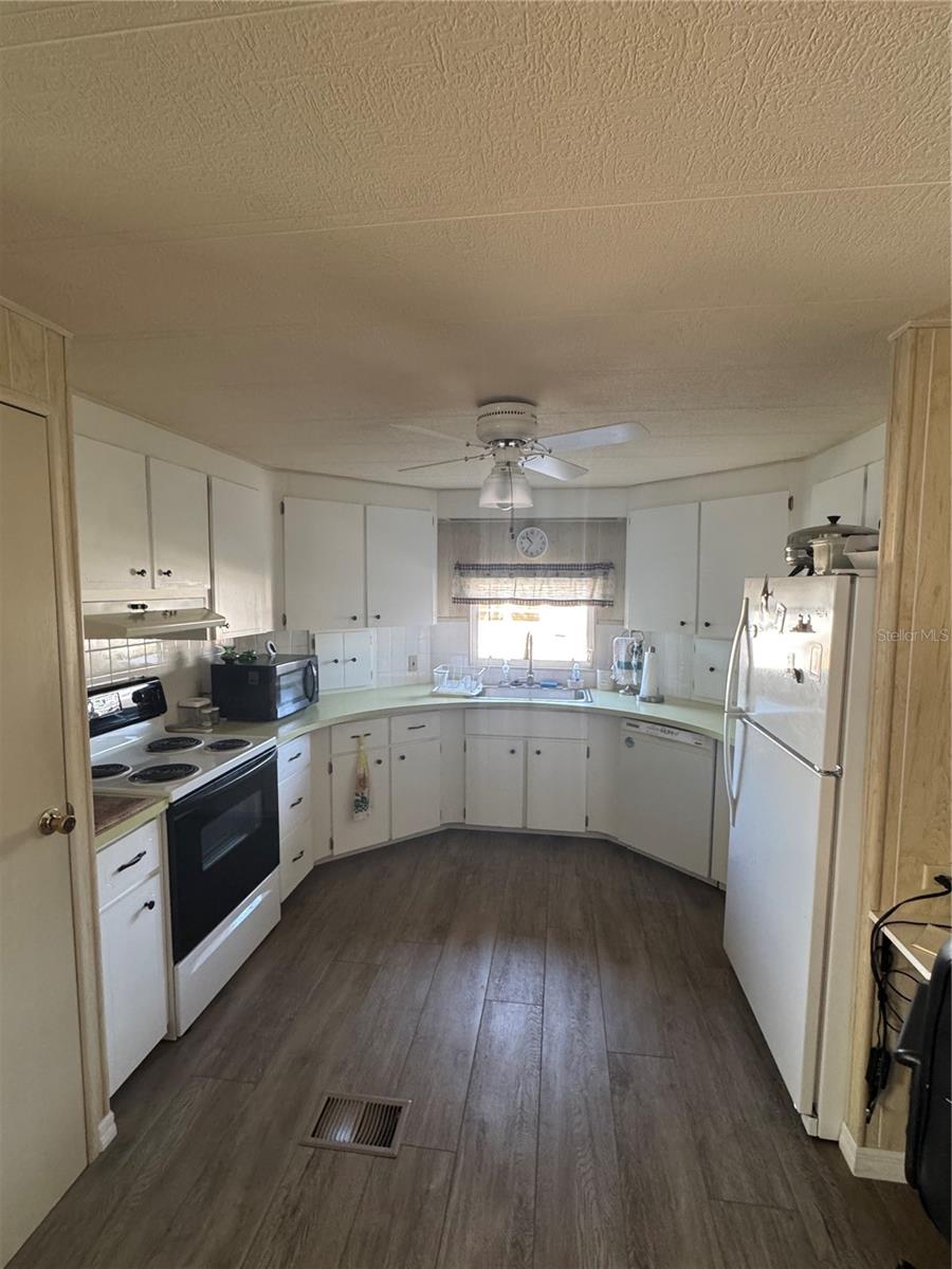 40 LAFITTE DR