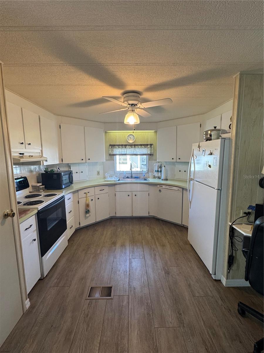40 LAFITTE DR